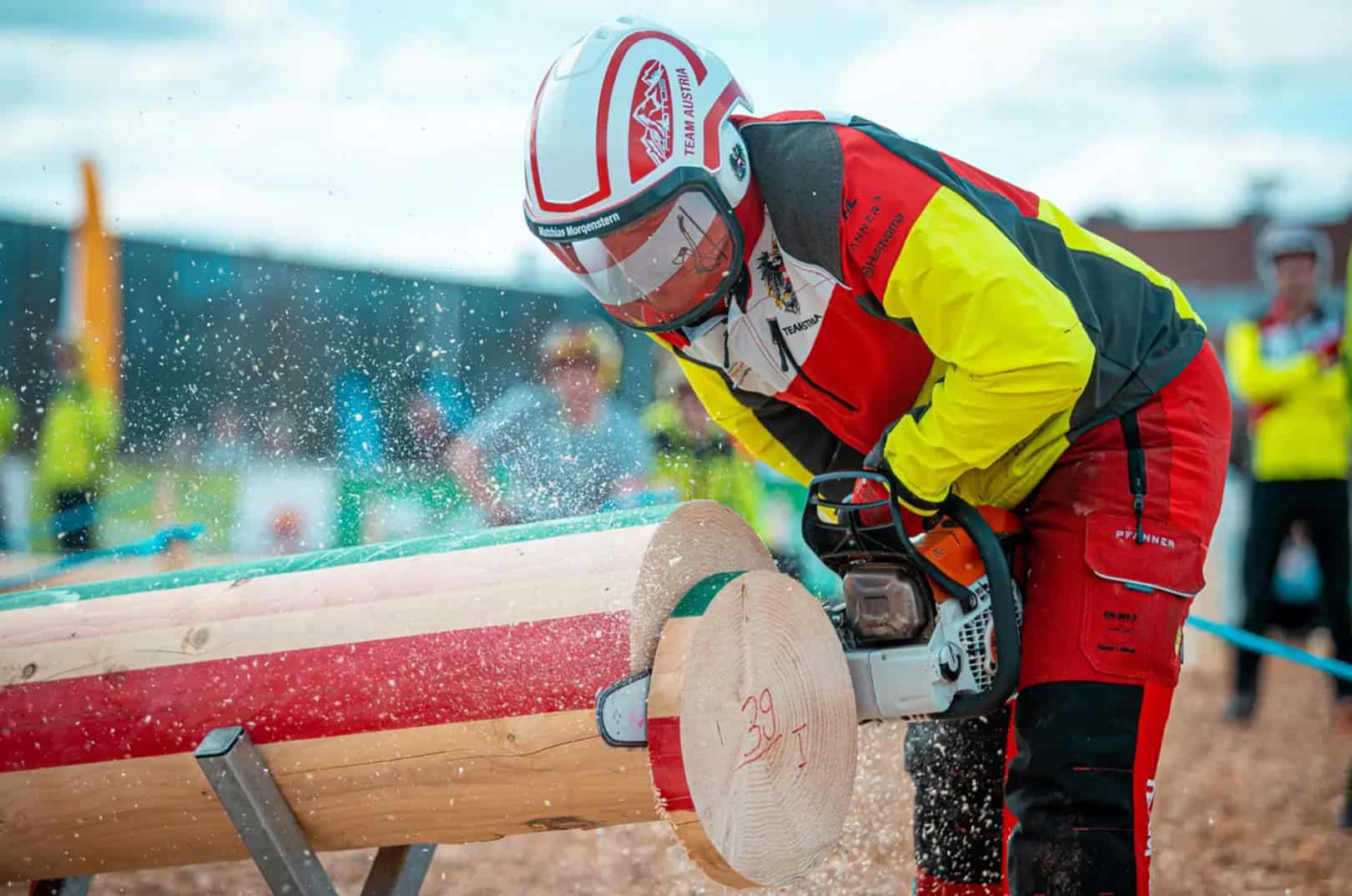 waldgeschichten-forst-wm-2024-mathias-morgenstern-mit-der-motorsaege