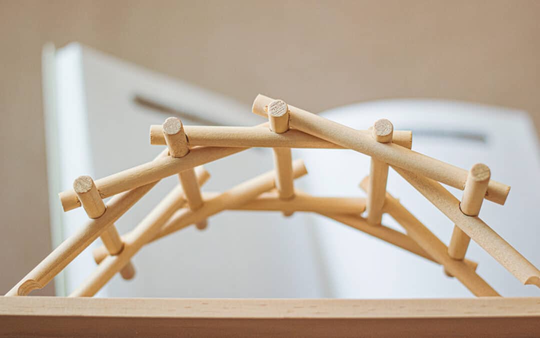 Leonardo-Brücke: So baust du sie völlig ohne Werkzeug!