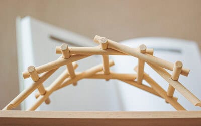 Leonardo-Brücke: So baust du sie völlig ohne Werkzeug!